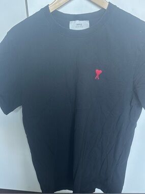 Ami Black Short Sleeve Crewneck T-Shirt with Red Heart Logo